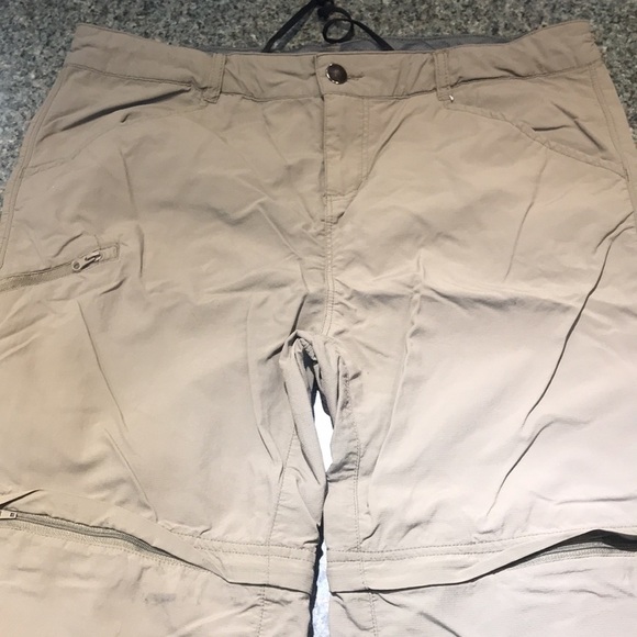 Iceberg Medium convertible pants. Tan. Outdoor. Zip off. Multiple pockets - Picture 4 of 14